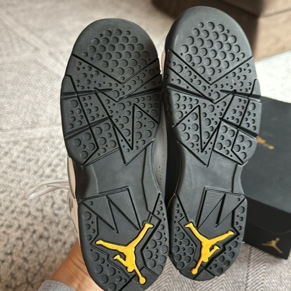 Brand new Jordan True Flight shoes size 1.5Y - Picture 2 of 7